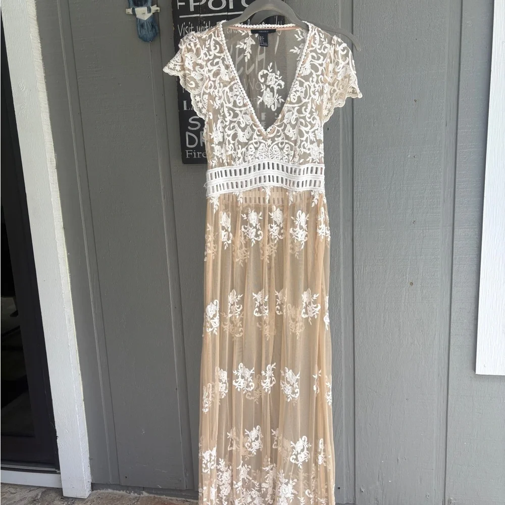 NWOT, Forever 21 Tan Pink Flutter Sleeve V-Neck Mesh Embroidered Gown - Picture 3 of 9